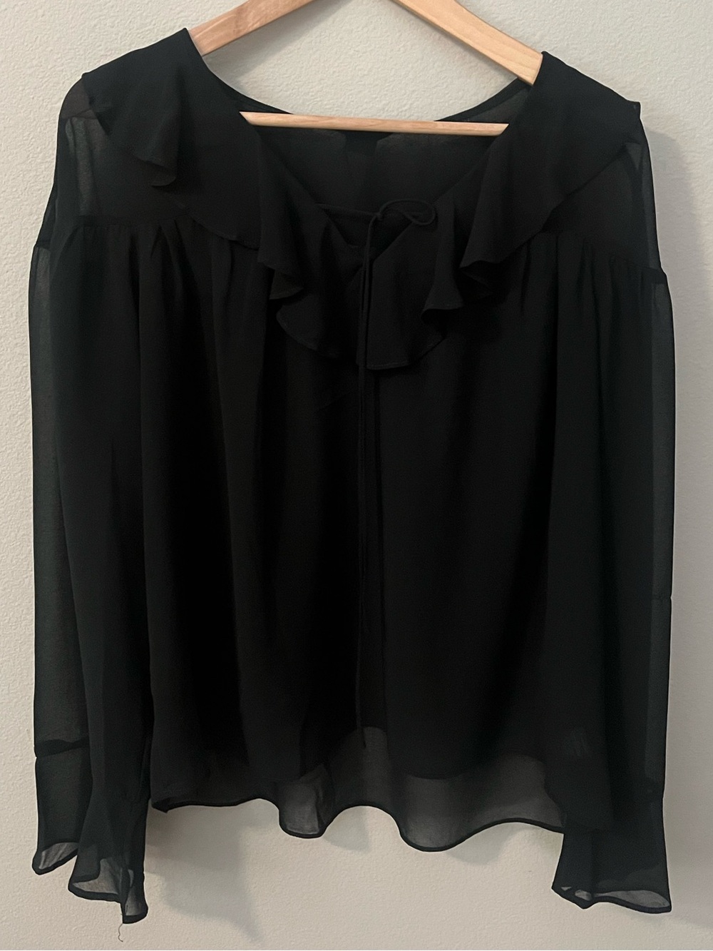 Sanctuary Chiffon V-Neck Blouse Top in Black NWT - Picture 2 of 8